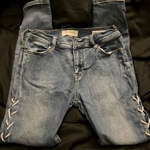 Women’s “Super Stretch” skinny jeans